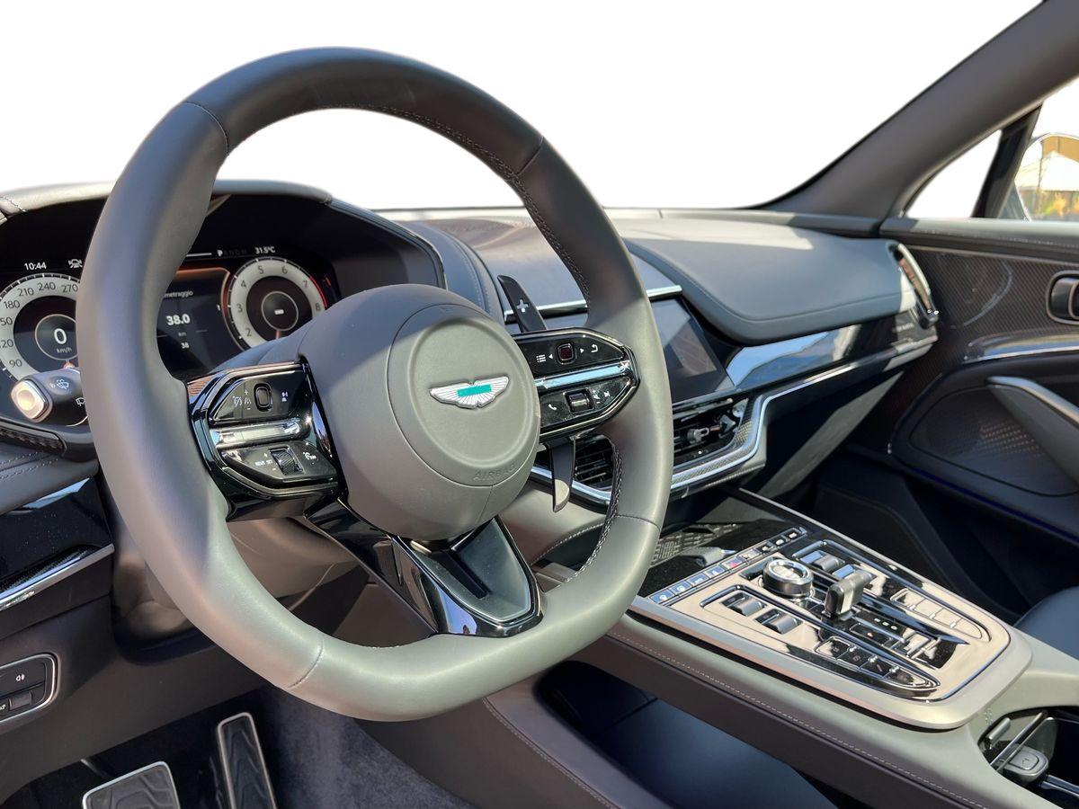 ASTON MARTIN DBX707 4.0
