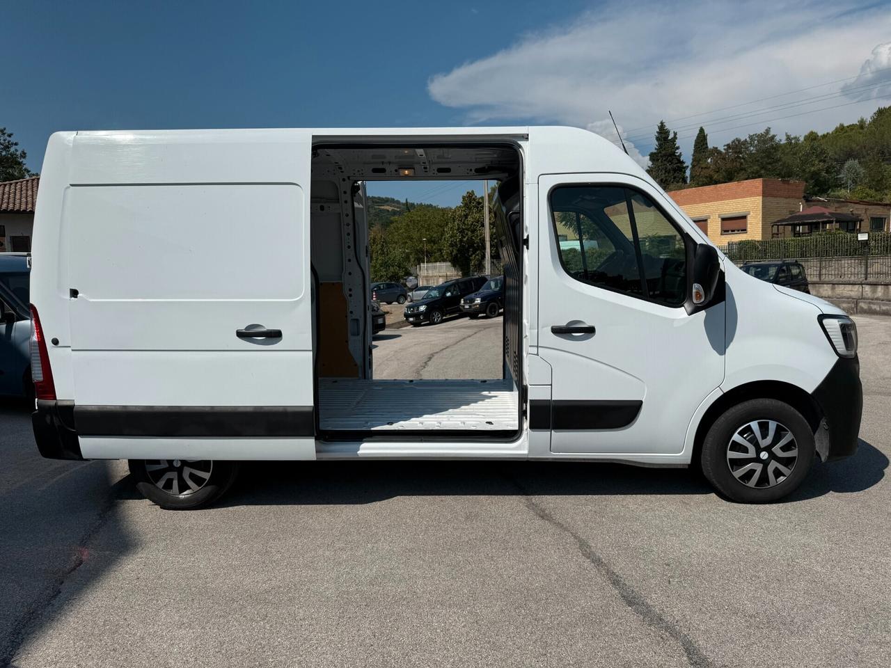 Renault Master T35 2.3 dCi 150 L2 H2 HKA
