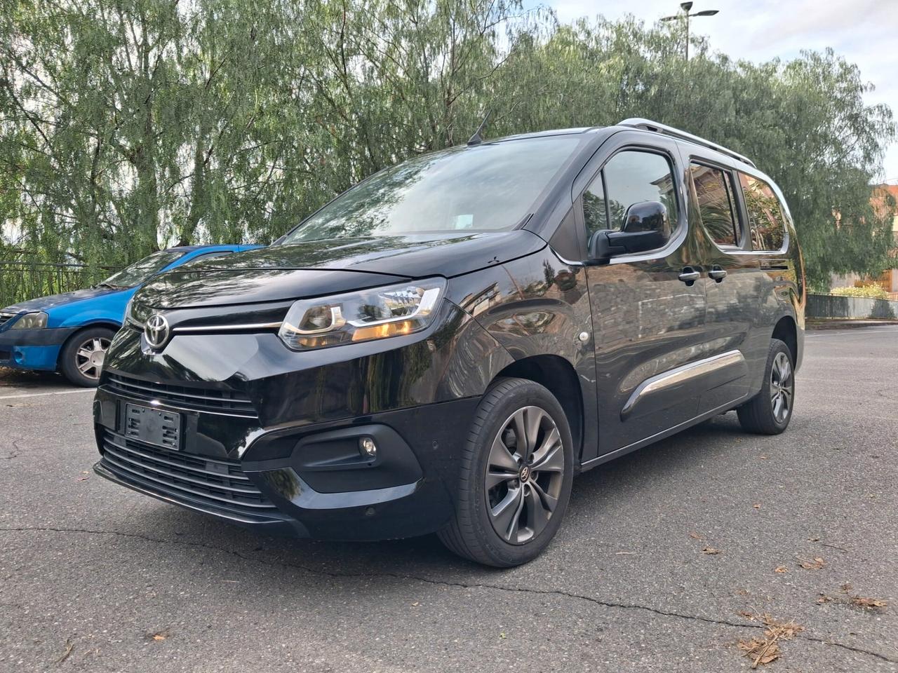 Toyota Proace Pianale ribassato con rampa disabili in carrozzina