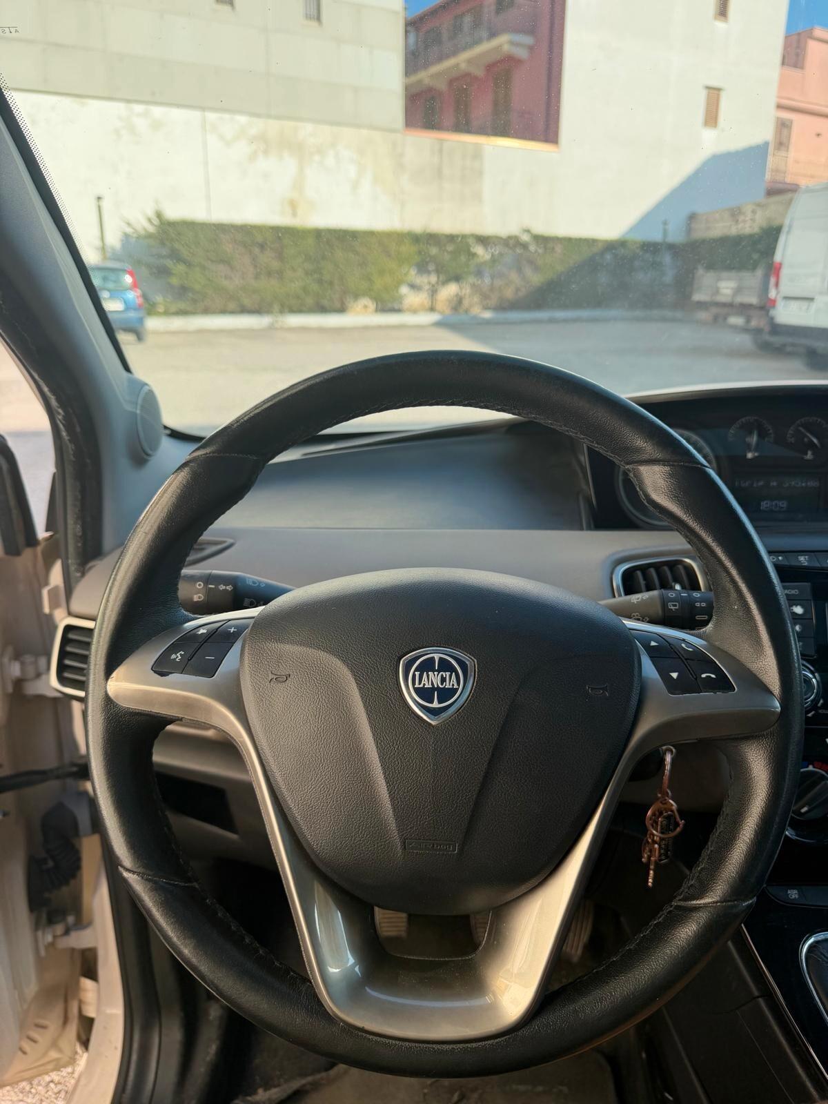 Lancia Ypsilon 1.2 69 CV 5 porte GPL Ecochic Gold