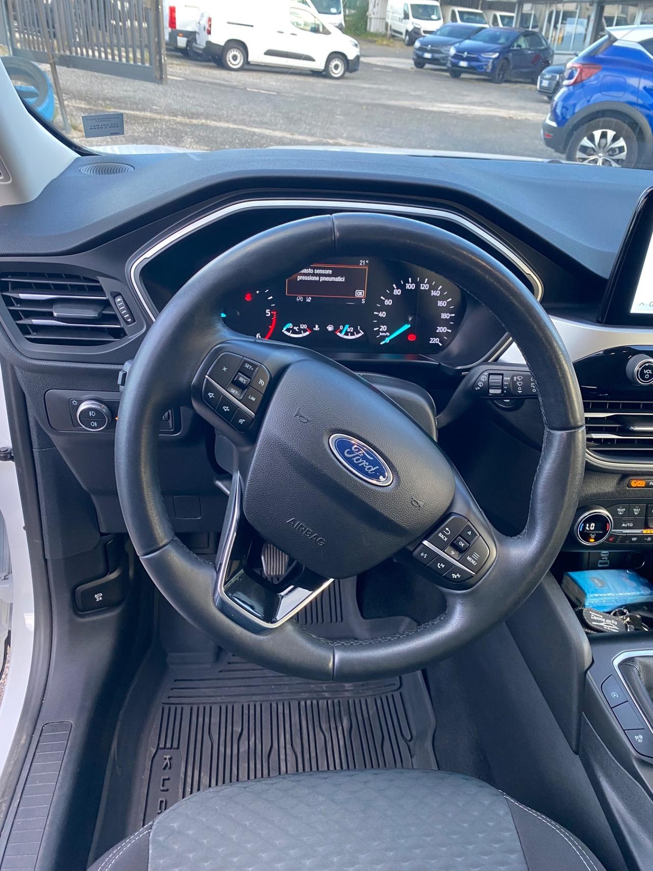 Ford Kuga 1.5 EcoBlue 120 CV 2WD gancio traino permute