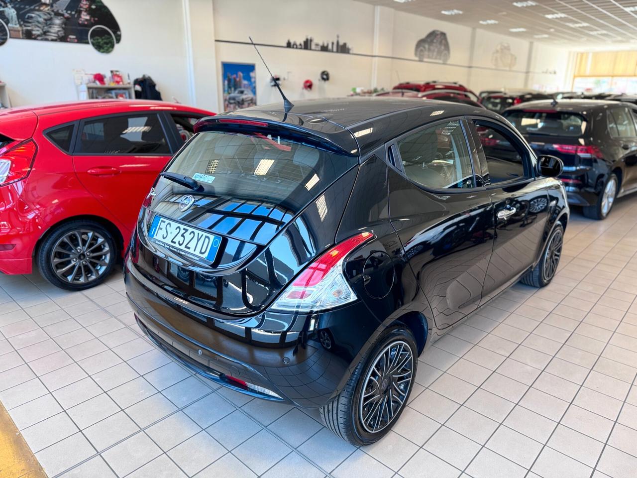 Lancia Ypsilon 1.2 69 CV 5 porte S&S Platinum