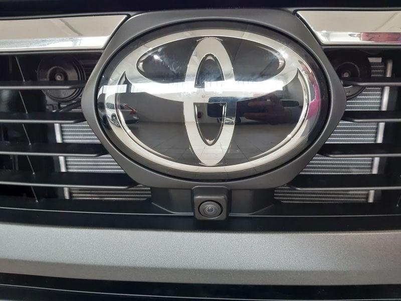 Toyota Hilux 2.8 D A/T 4WD 4 porte Double Cab Invincible