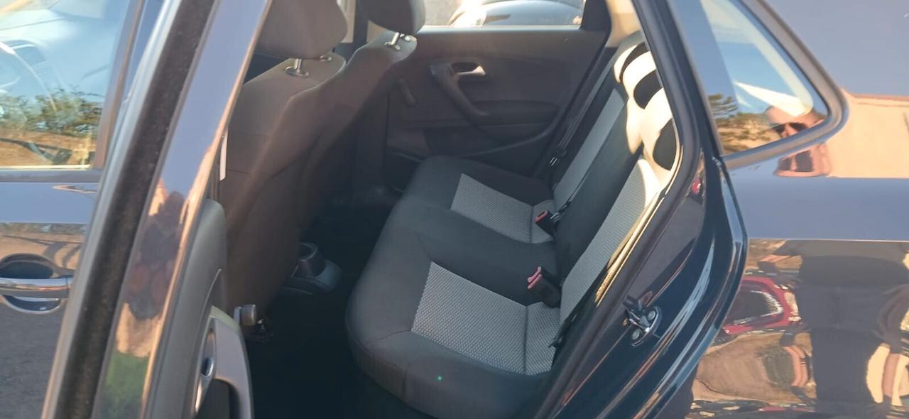 Volkswagen Polo 1.0 MPI 5P Trendline - 2014