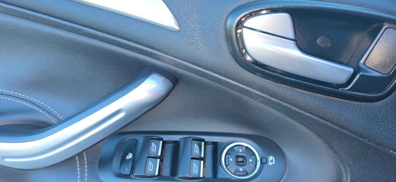 Ford S-Max 2.0 TDCi 163CV Titanium DPF 7 posti