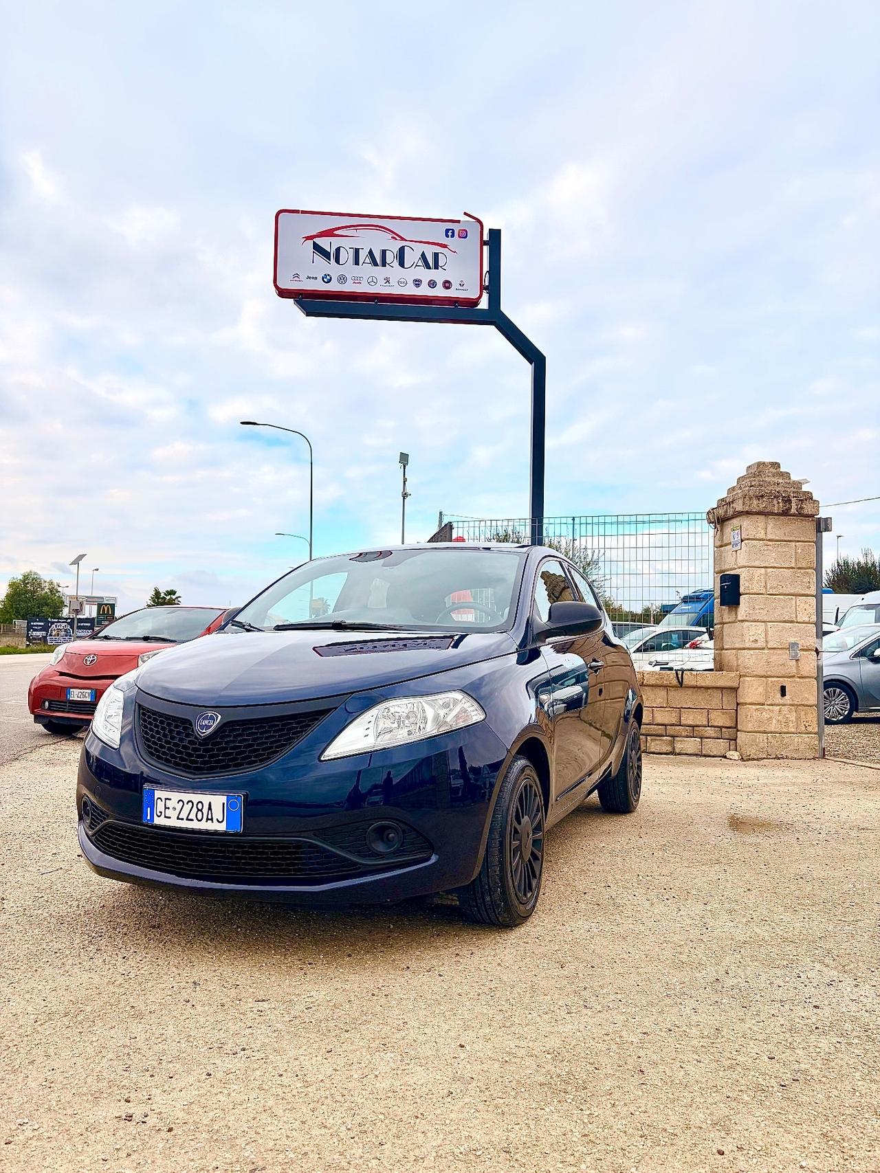 Lancia Ypsilon 1.0 FireFly 5 porte S&S Hybrid Ecochic Silver