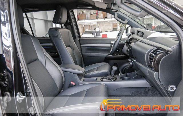 TOYOTA Hilux 2.8 D-4D A/T 4WD 4 porte Double Cab Invincible
