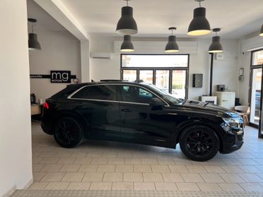 Audi Q8 45 TDI S LINE TETTO-FULL-BLACK