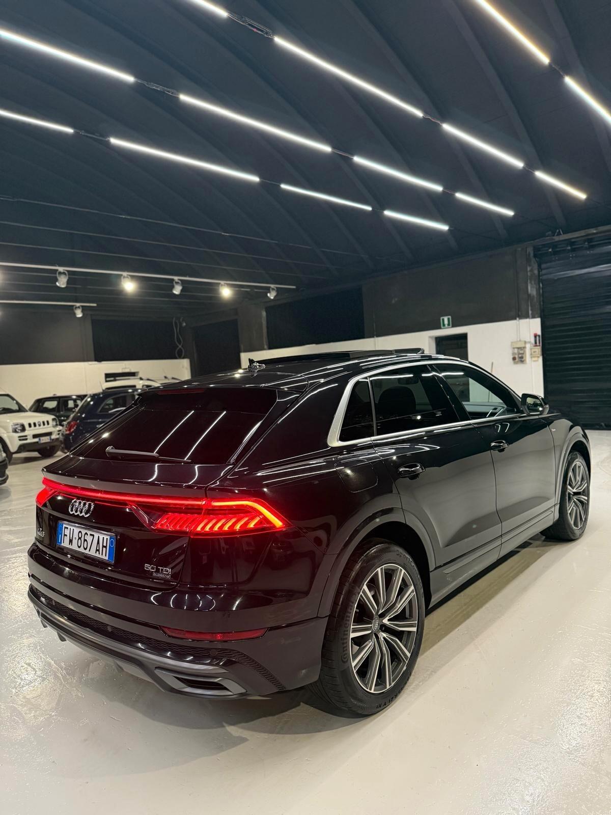 Audi Q8 50 SLINE