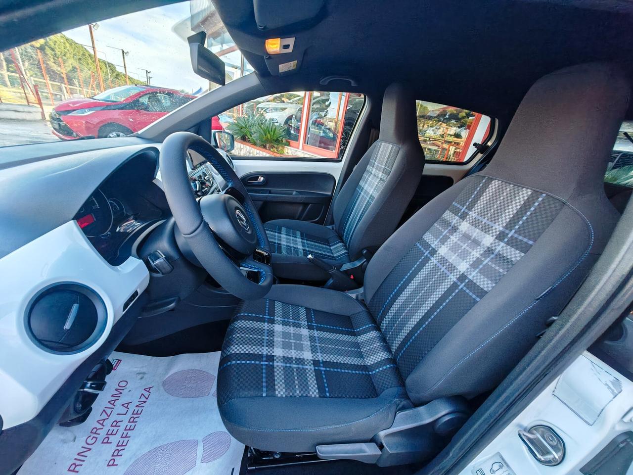 Volkswagen Up 1.0 benzina 08/2015 Cv60