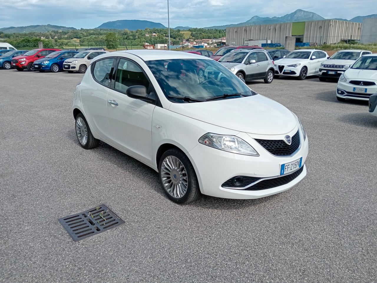 Lancia Ypsilon 1.2 69CV 5 porte OK NEOPATENTATI
