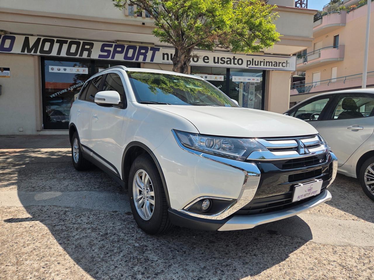 Mitsubishi Outlander 2.2 DI-D 4WD Intense