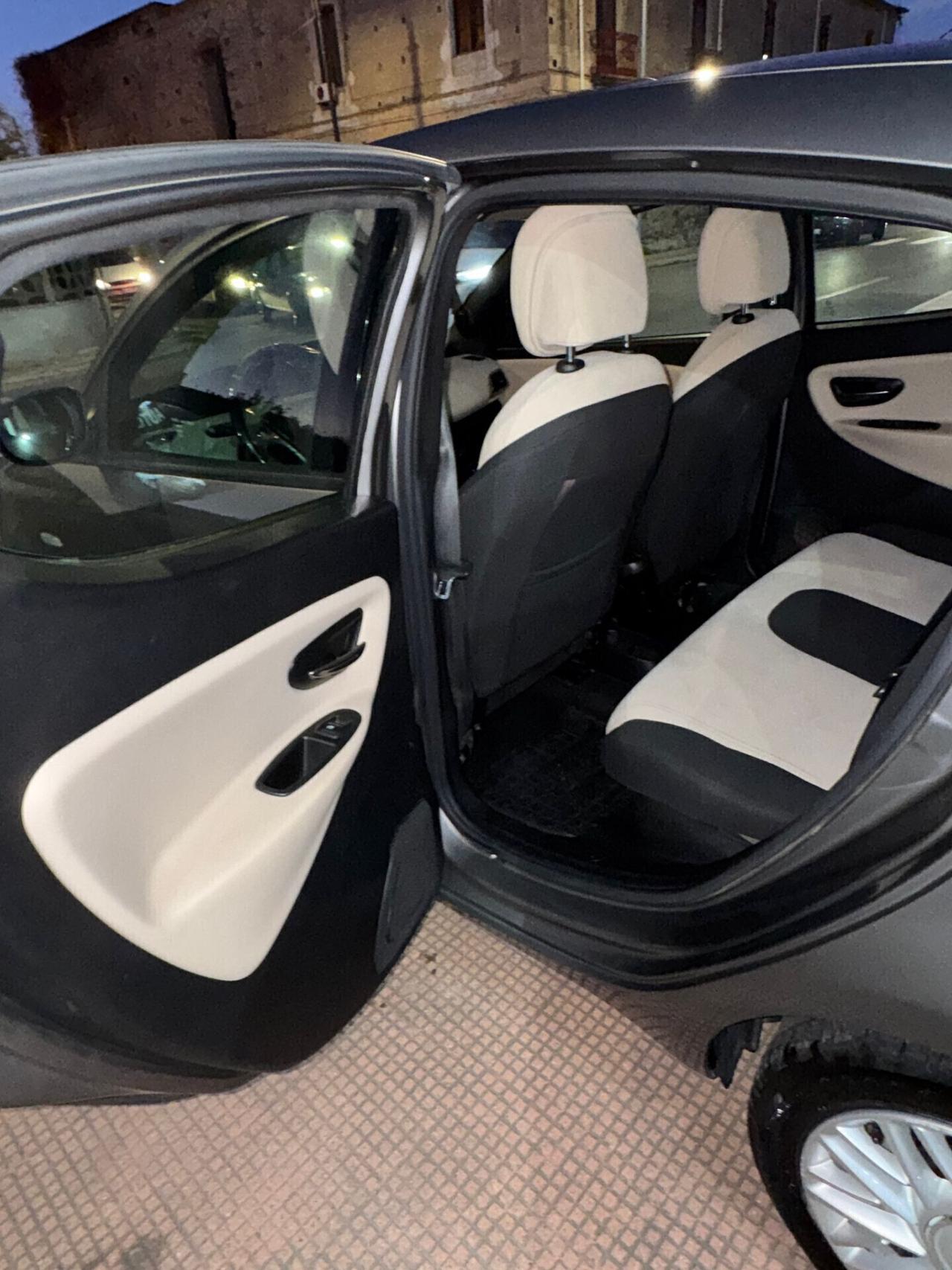 Lancia Ypsilon 1.3 MJT 16V 95 CV 5 porte S&S Platinum