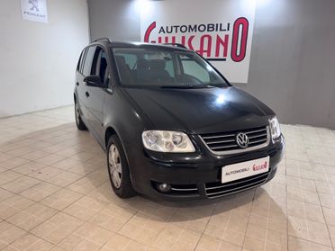 Volkswagen Touran 1.6 16V FSI Highline