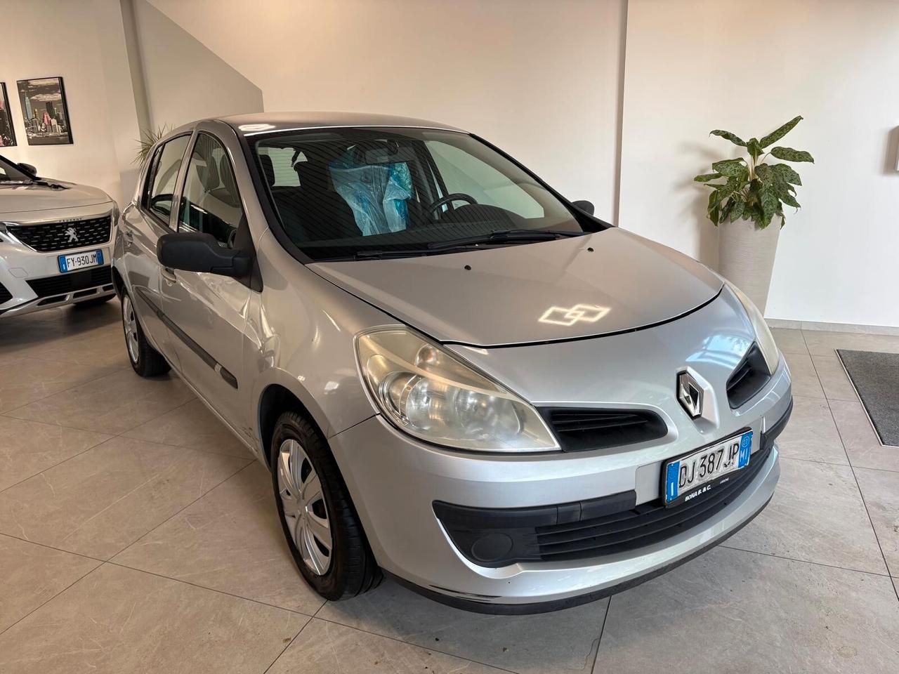 Renault Clio Storia 1.2 16V 5 porte Dynamique