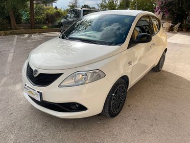 Lancia Ypsilon 1.0 Hybrid Gold