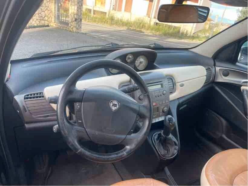 Lancia Ypsilon 1.3 MJT 75 CV Platino