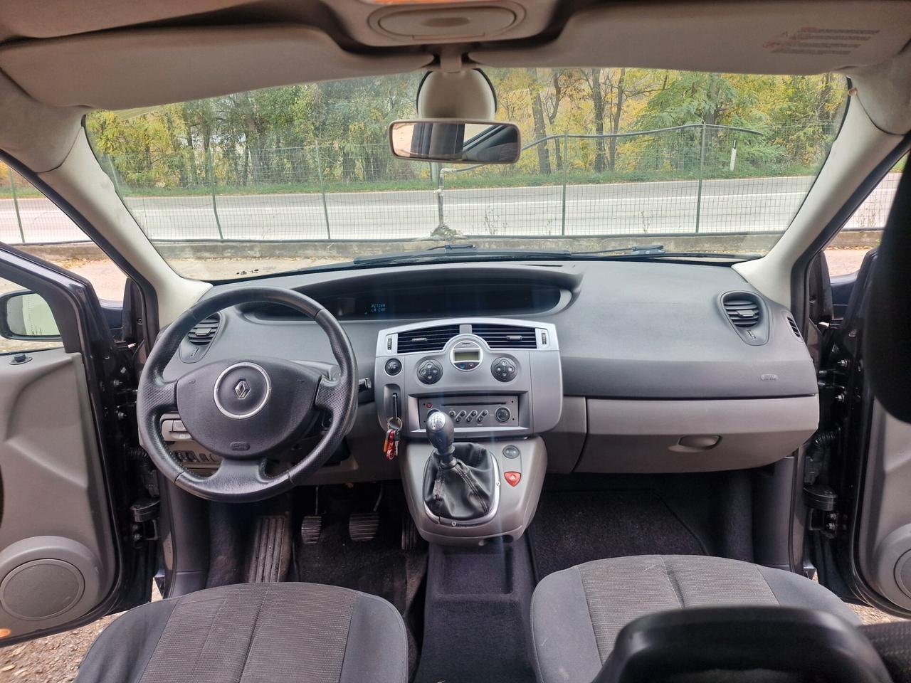 Renault Scenic Grand Scénic 1.9 dCi/130CV PlayStation Portable