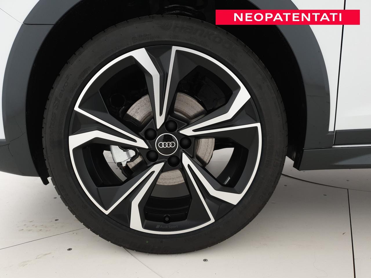 Allstreet 30TFSI 116CV S tronic Identity Contrast