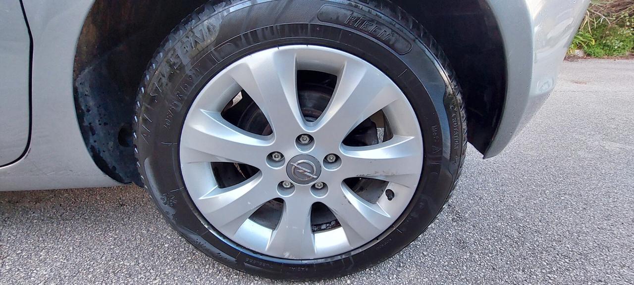 MERIVA 1,3 DIESEL 75 CV COSMO PELLE SEDILI RISCALDABILI SENSORI TELEFONOLEGA IMPECCABILE