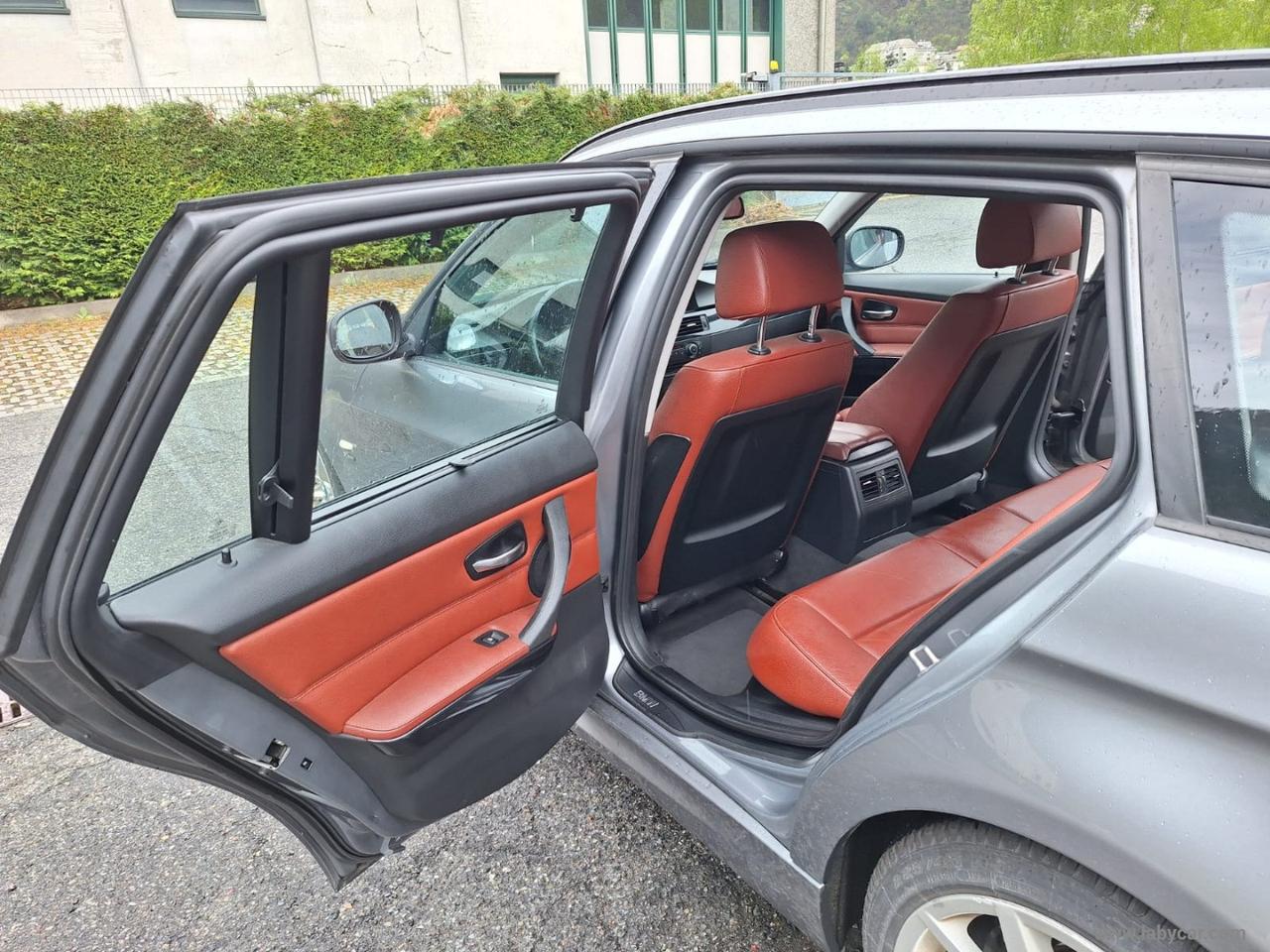 BMW 320d xDrive Touring 4X4 GANCIO TRAINO PELLE
