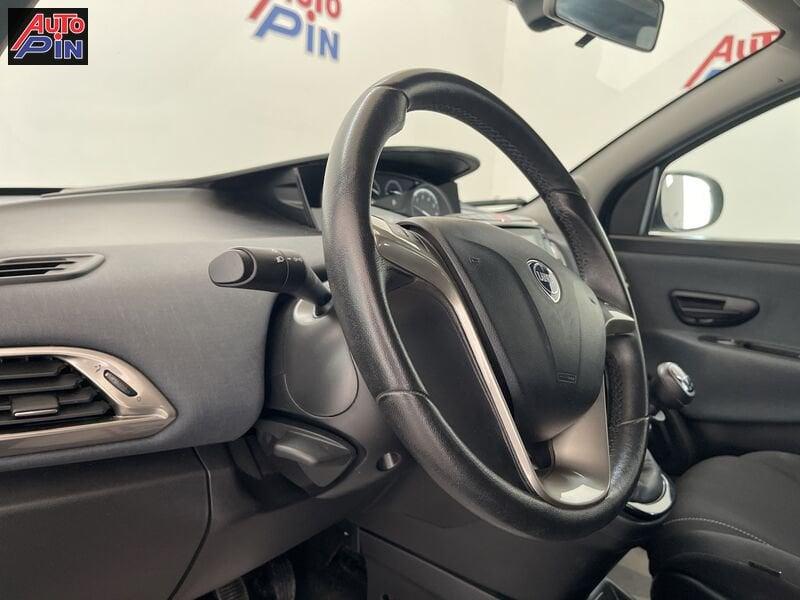 Lancia Ypsilon 1.0 FireFly 5 porte S&S Hybrid Gold