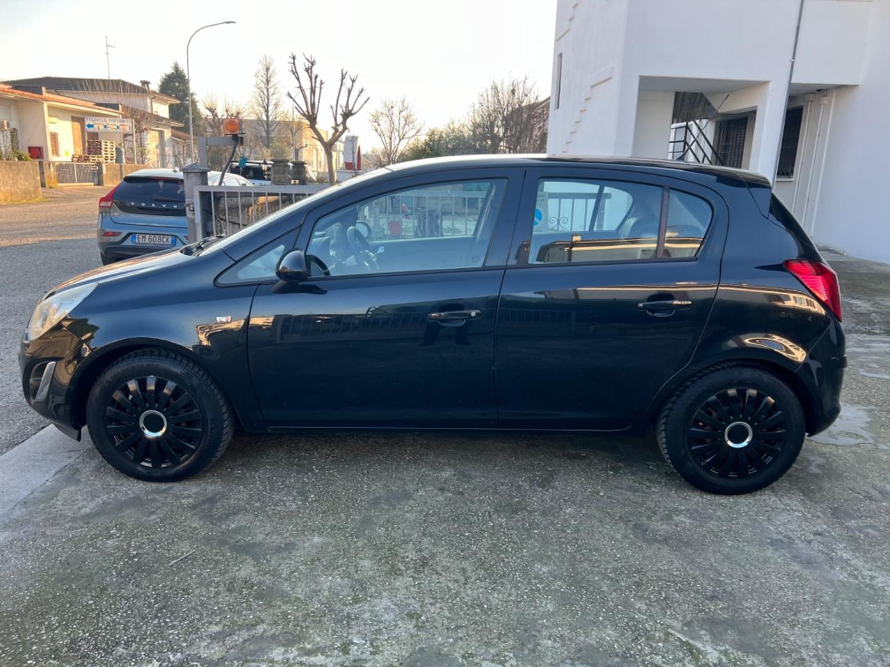 Opel Corsa 1.2 BENZINA 5P. 2013 POCHI KM NEOPATENTATI