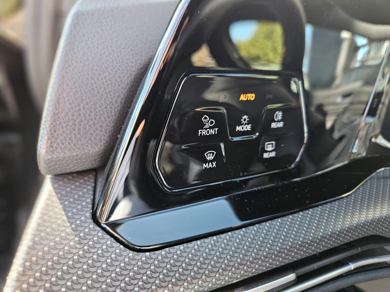 Volkswagen Golf 1.5 eTSI 150 CV DSG R-Line