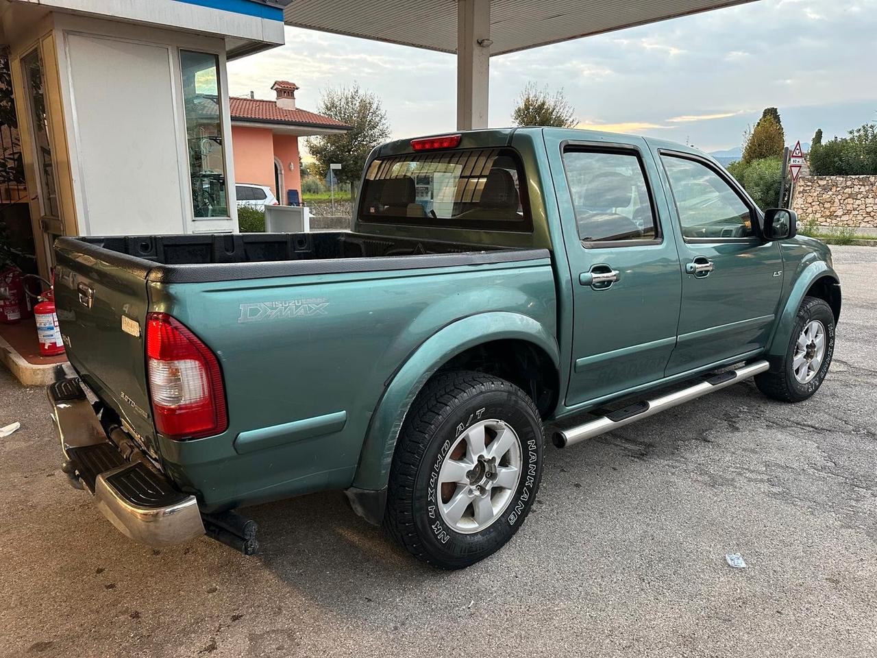 Isuzu D-Max 3.0 TD cat Crew Cab 4WD Pup LS Roadm.Aut