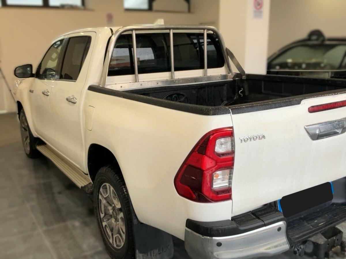 Toyota Hilux 2.8 D-4D Double Cab Executive 4x4 204CV | 02/2022 | 84.200 km