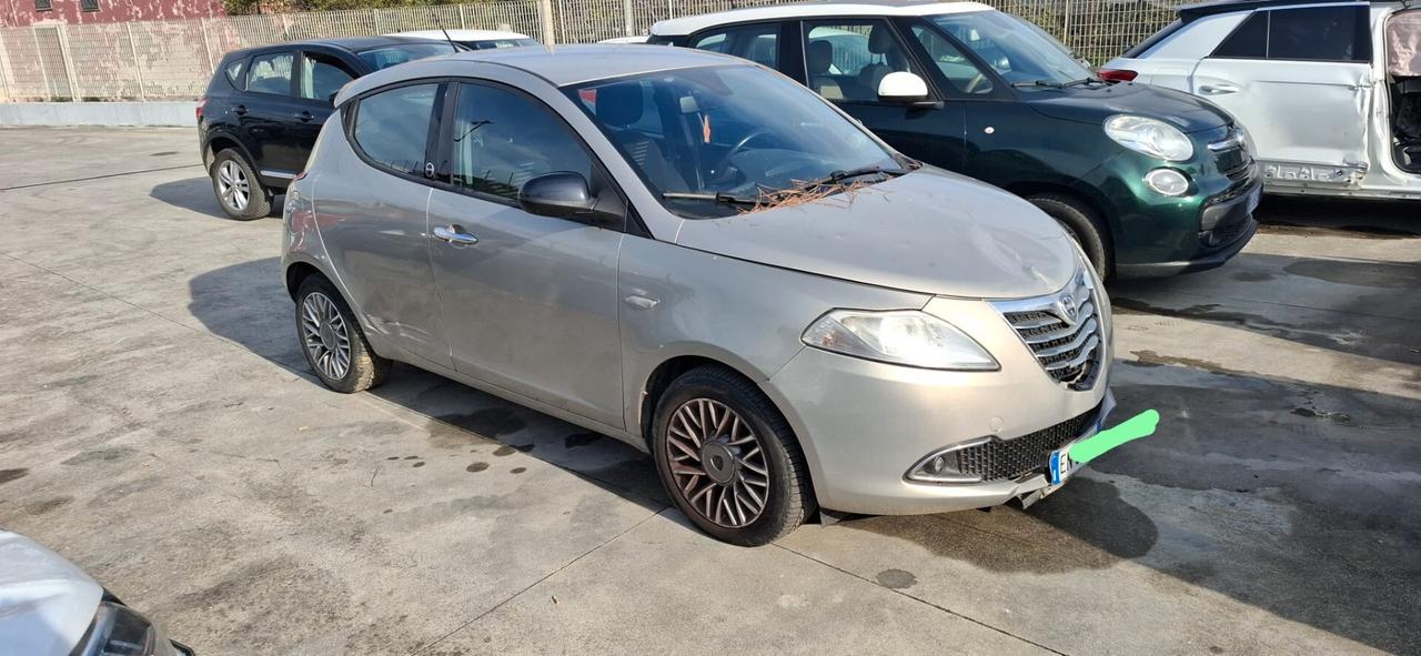 APRI E LEGGI Lancia Ypsilon 1.2 69 CV 5 porte GPL Ecochic