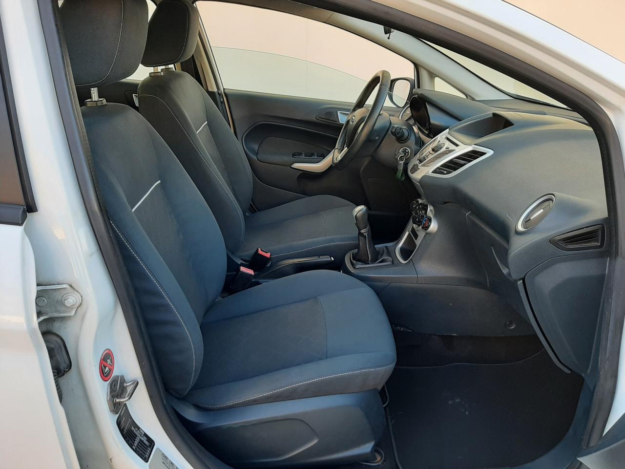 Ford Fiesta Ikon 1.4 16V 97cv GPL Business 5p