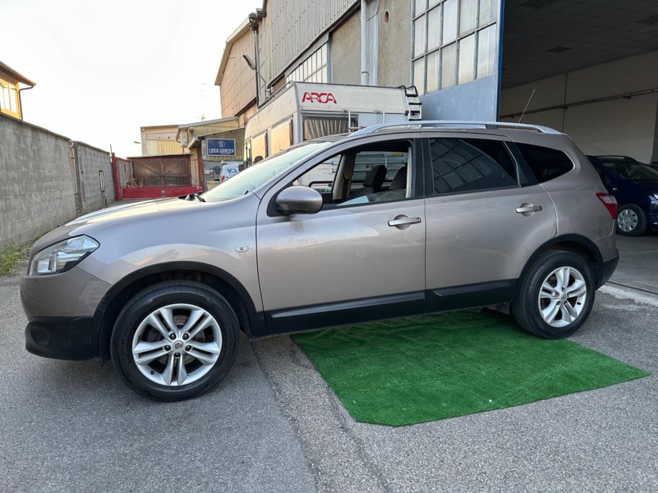 NISSAN QASHQAI 7 POSTI 1,6 BENZINA