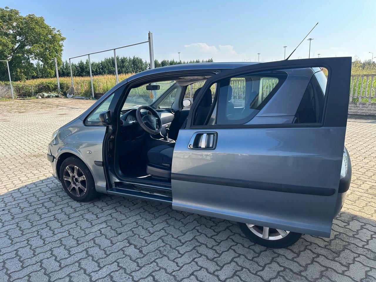 Peugeot 1007 1.4 HDi Trendy