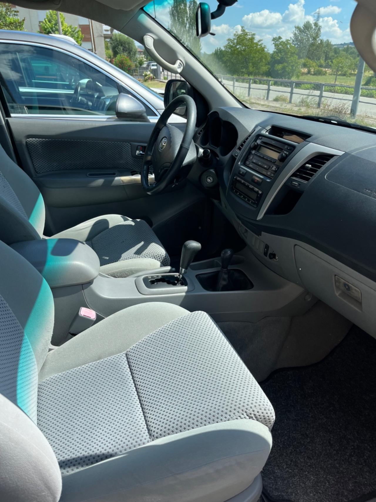Toyota Hilux 2.5 D-4D 4WD 4p. Double Cab DLX
