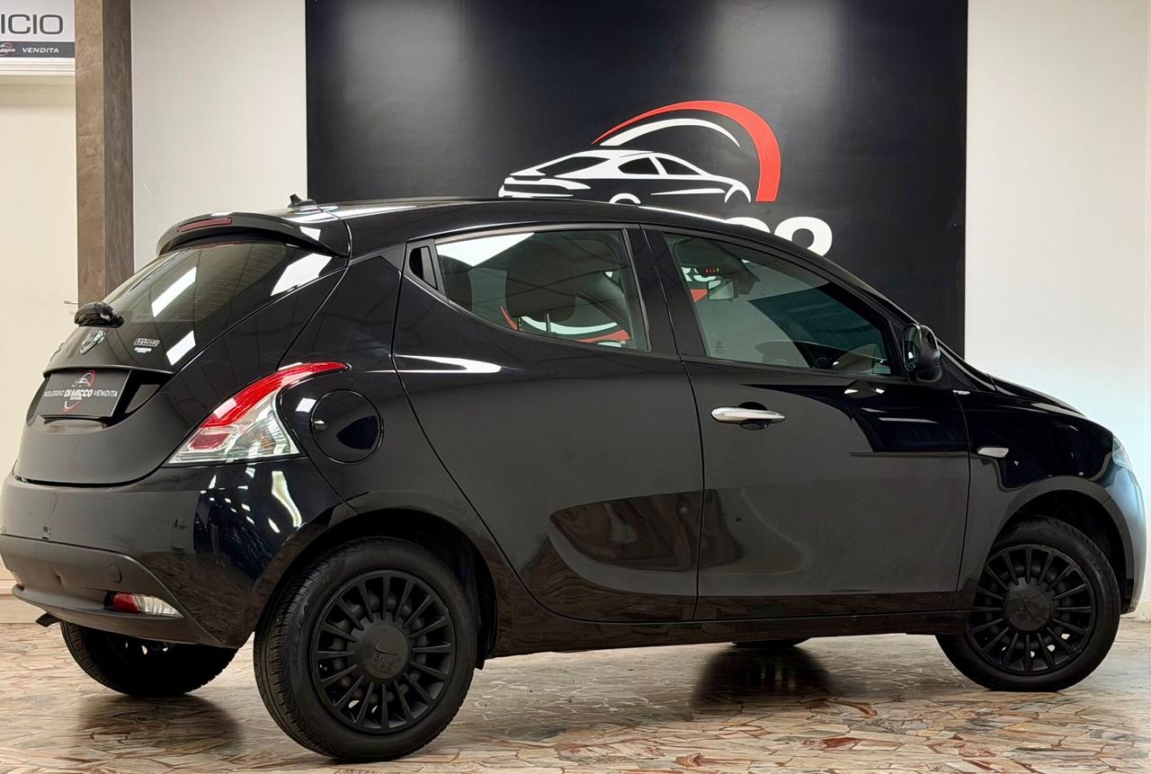 Lancia Ypsilon 1.0 FireFly 5 porte S&S Hybrid Alberta Ferretti