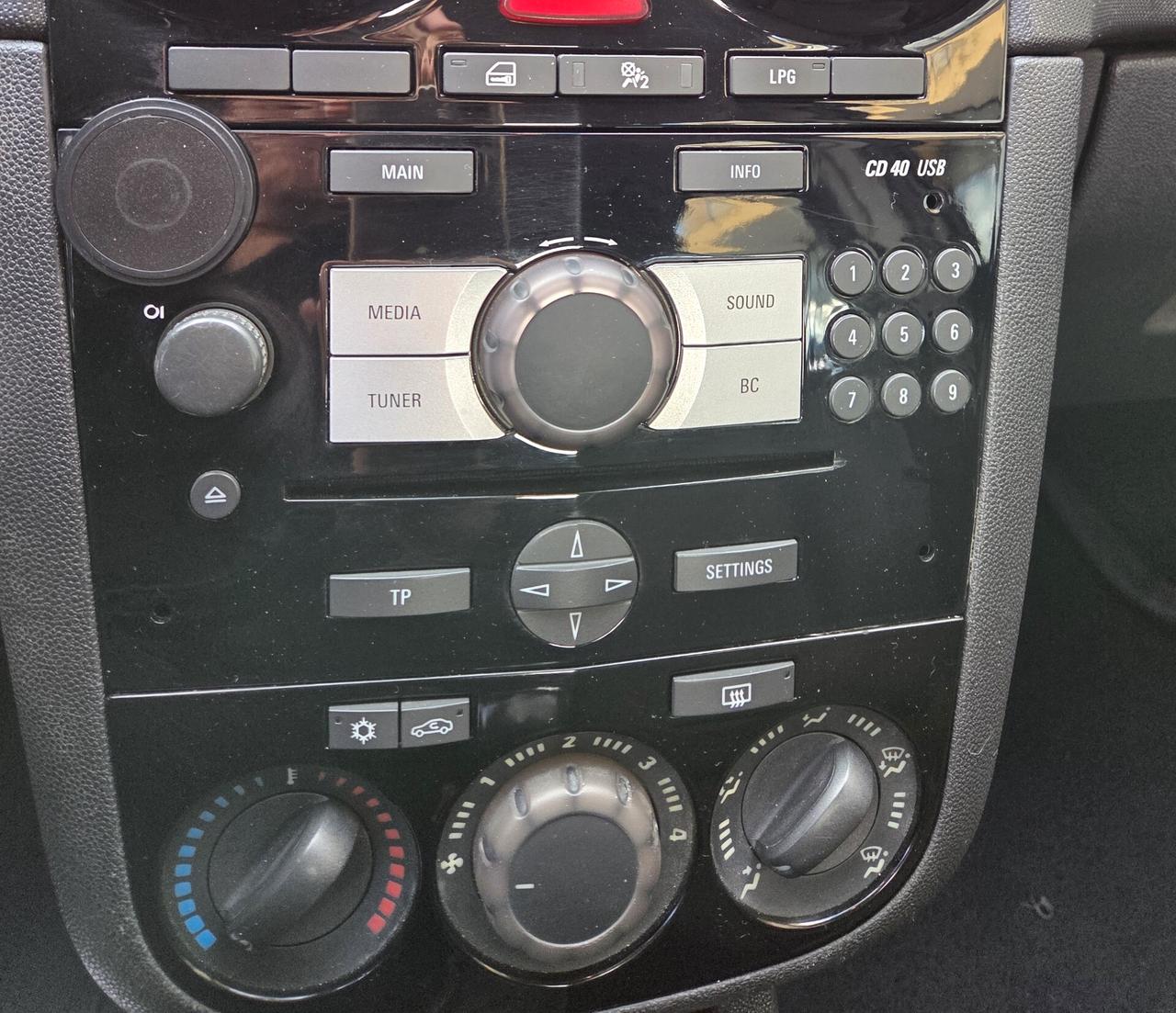 Opel Corsa 1.2 85CV 5 porte GPL-TECH GARANZIA 12 MESI