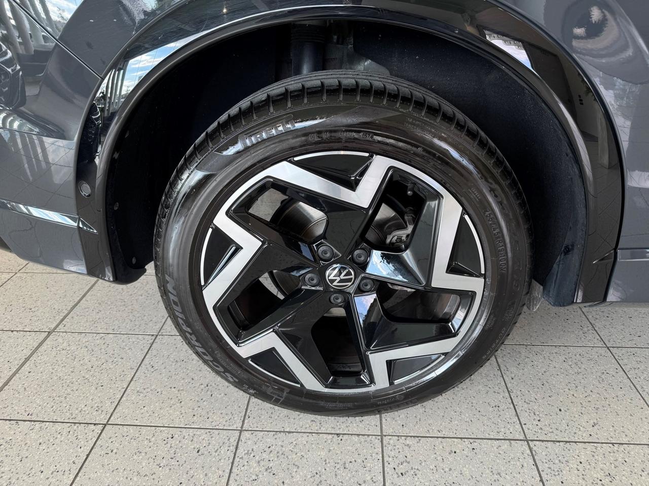VOLKSWAGEN Tiguan III 2024 1.5 etsi R-Line 150cv dsg - SED. MASSAGGIANTI!