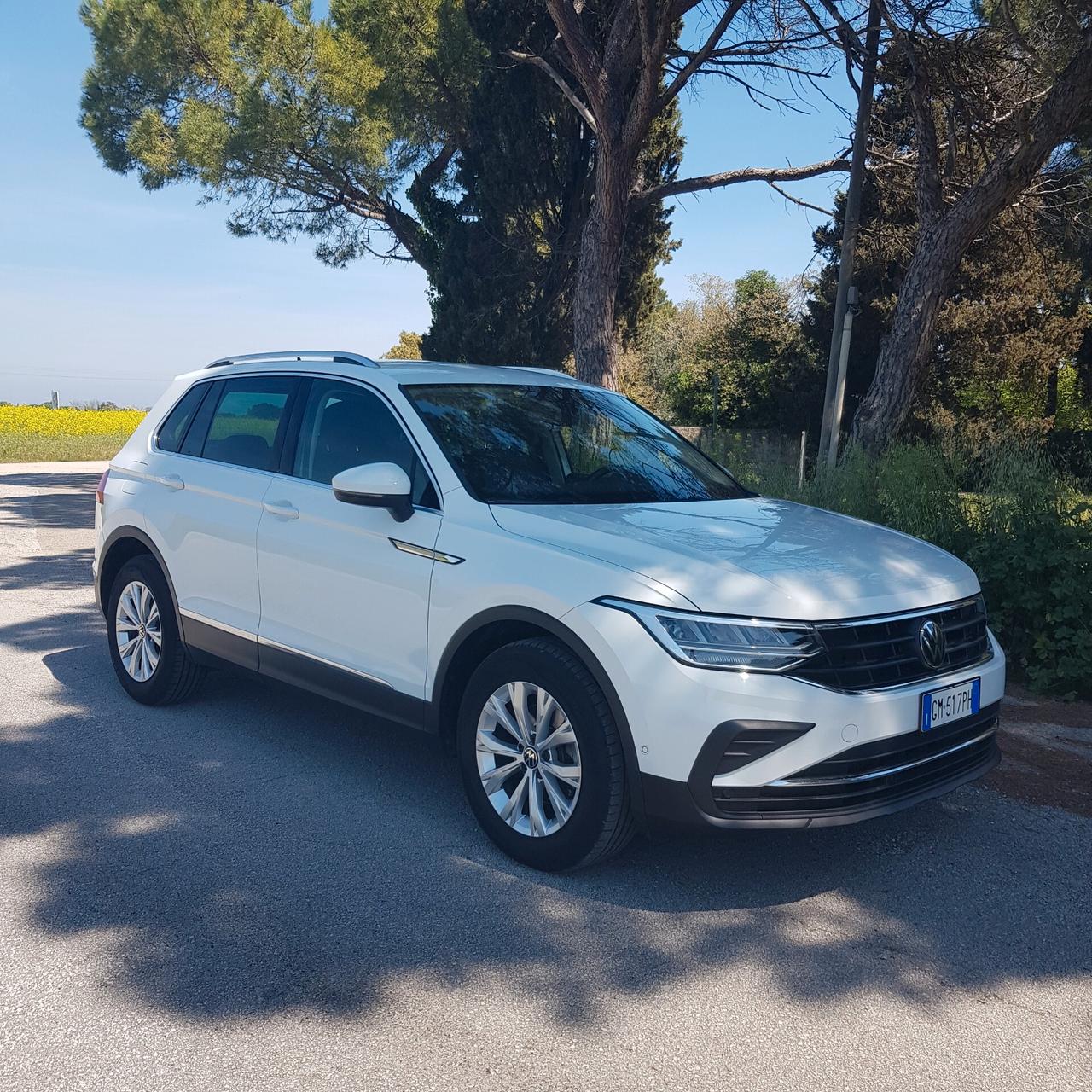 Volkswagen Tiguan 2.0 TDI SCR Life km 27.000 pari al nuovo