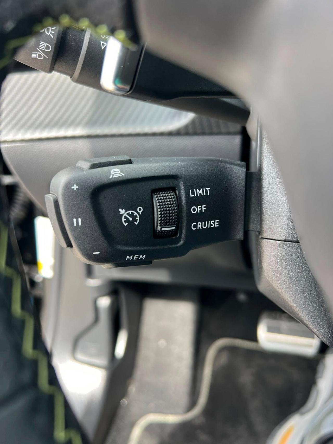 Peugeot 2008 Hybrid 145 e-DCS6 GT