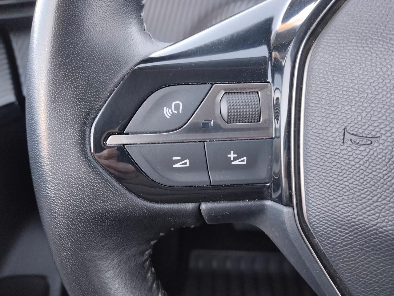 Peugeot 208 motore elettrico 136 CV 5 porte Active