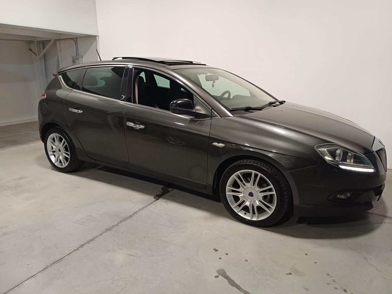 Lancia Delta 1.6 MJT DPF Platino TETTO