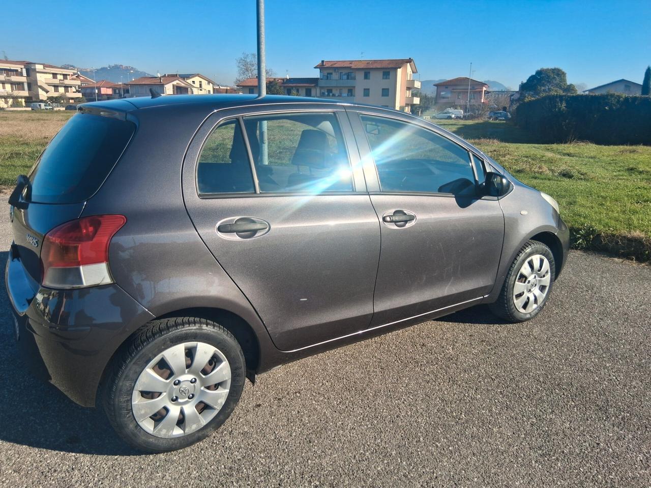 Toyota Yaris 1.0 5 porte Sol