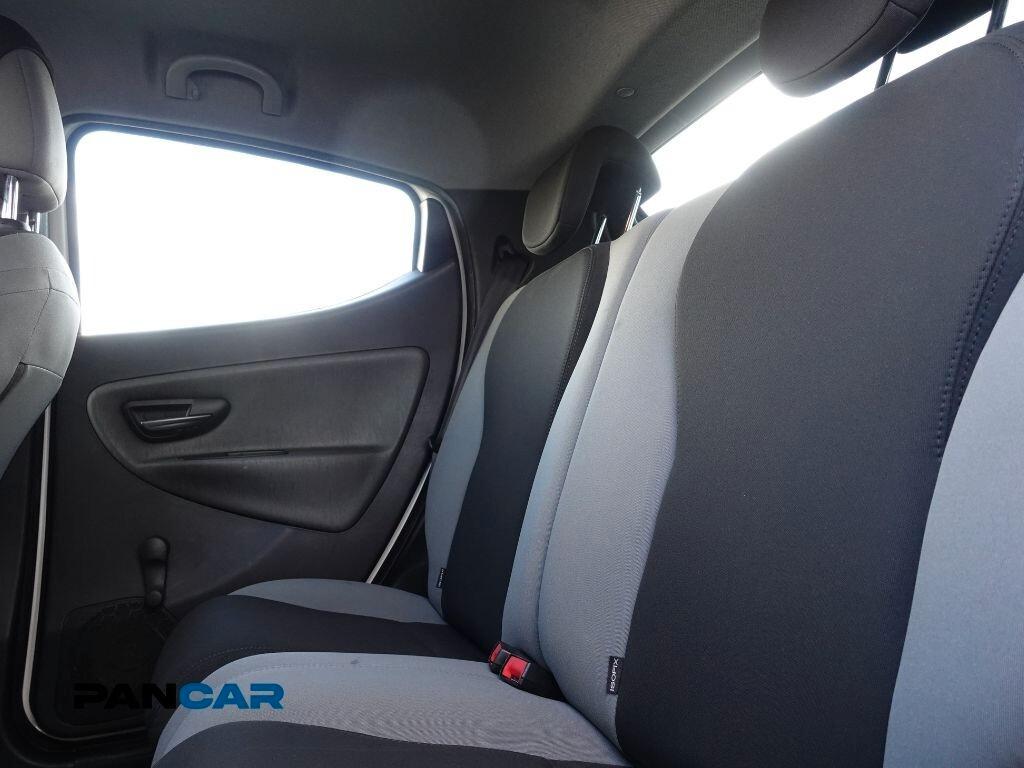 Lancia Ypsilon 0.9 TwinAir 85 CV 5 porte Metano Ecochic Silver