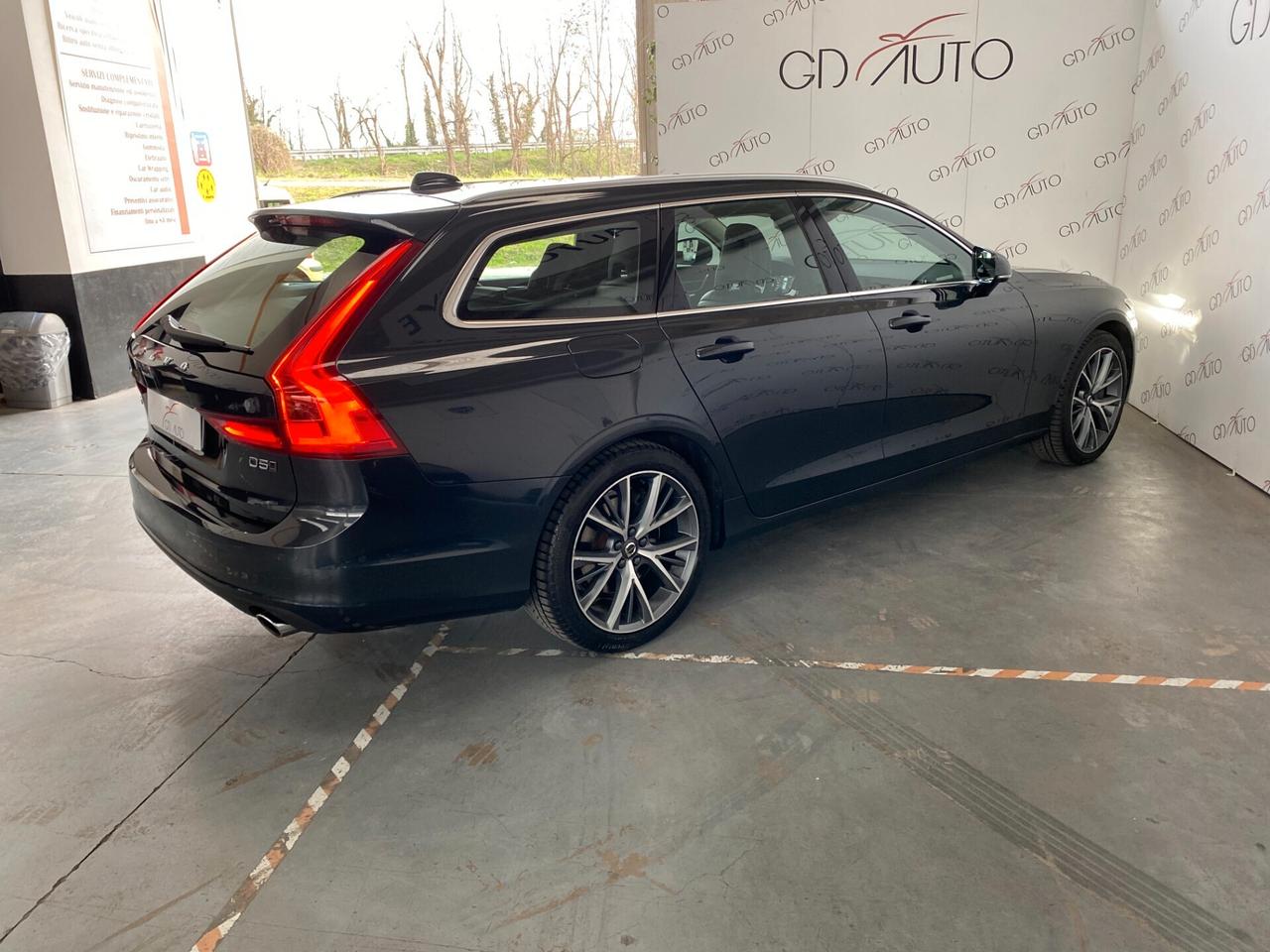 Volvo V90 D5 AWD Geartronic Momentum