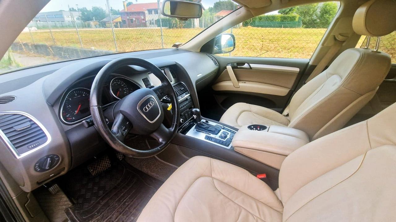 Audi Q7 3.0 V6 TDI 240 CV quattro 7 Posti