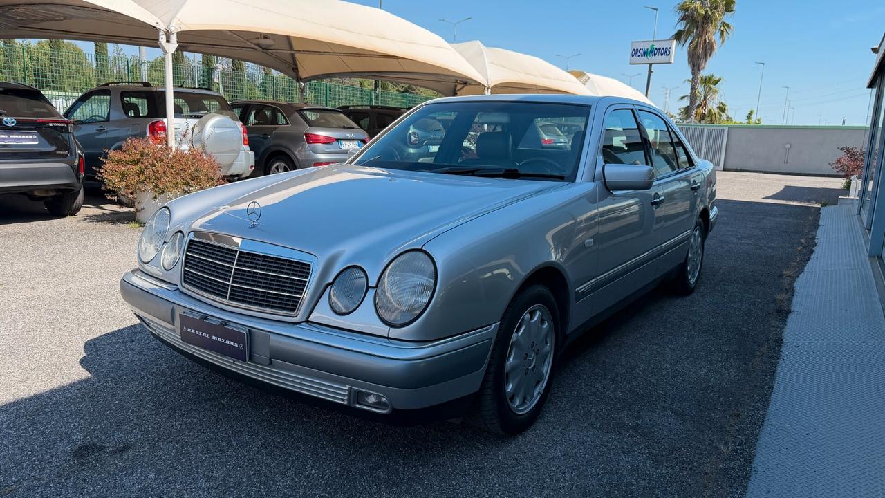 Mercedes-benz E 200 cat Elegance