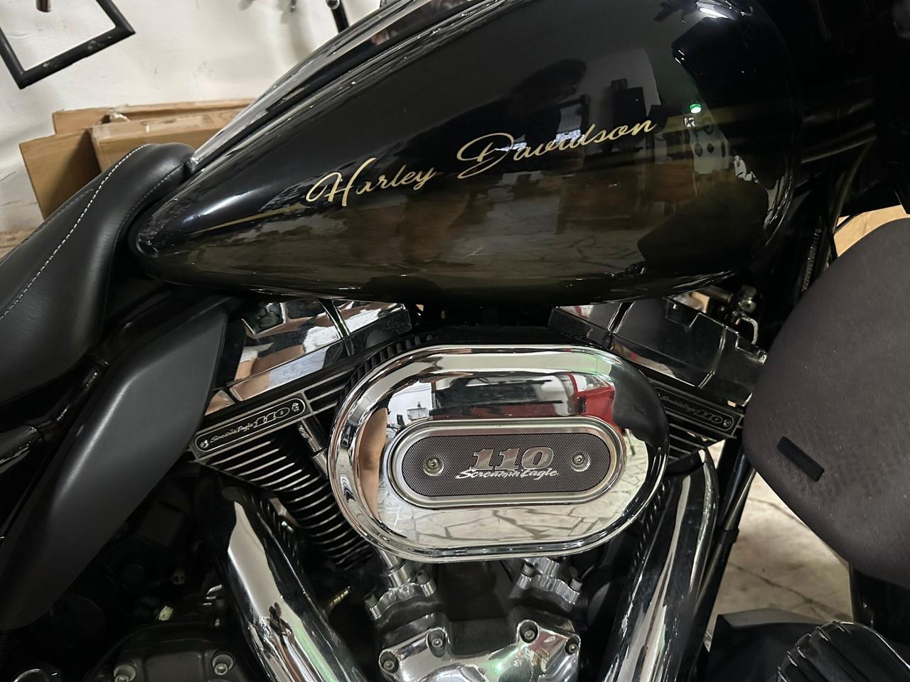 Harley-davidson Road Glide C.V.O.