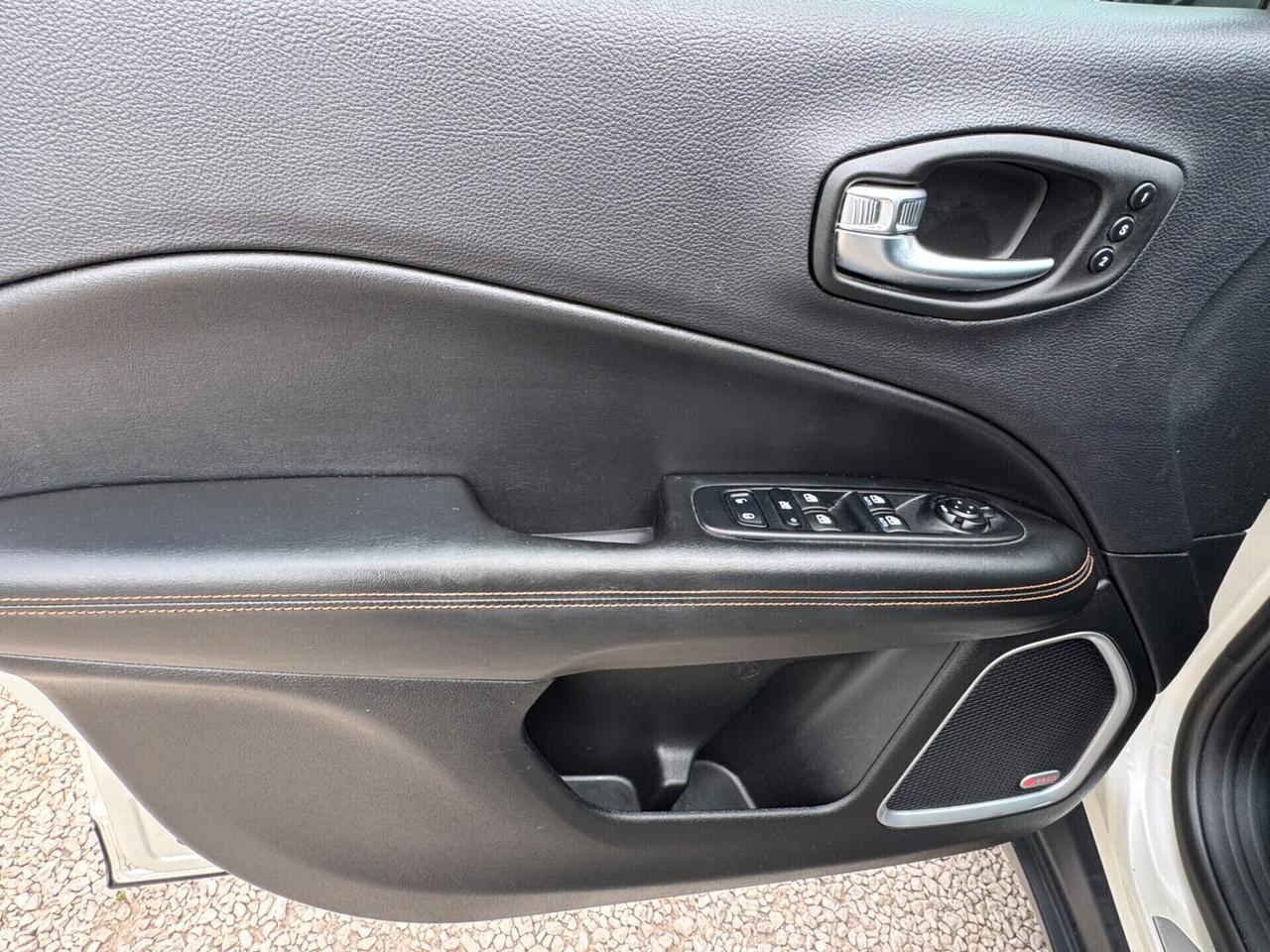 Jeep Compass 2.0 Multijet II cambio automatico km certificati 1 prop. 2017 bianco perla