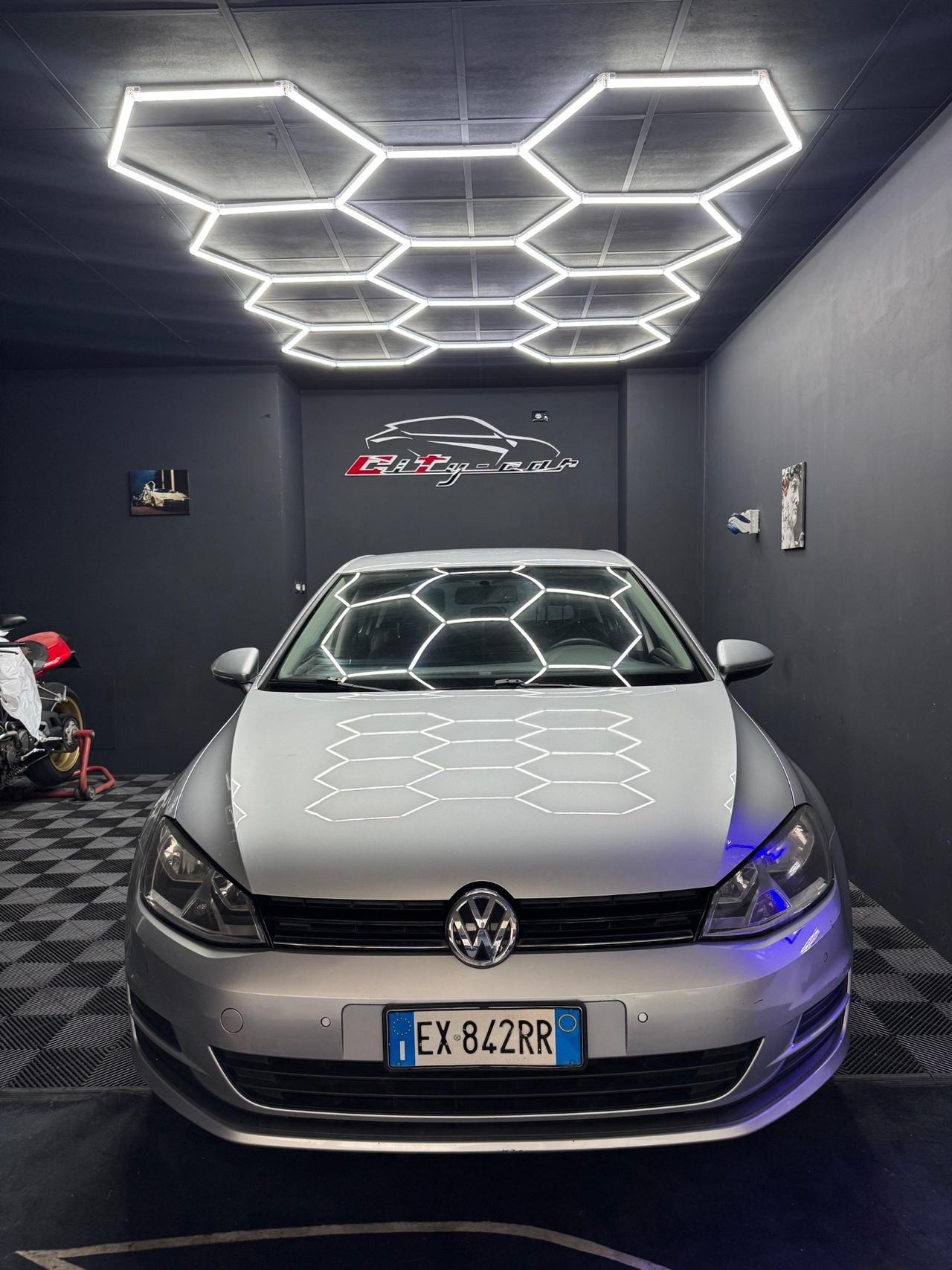 Vendesi Volkswagen Golf 1.2 TSI 85 CV – 2015